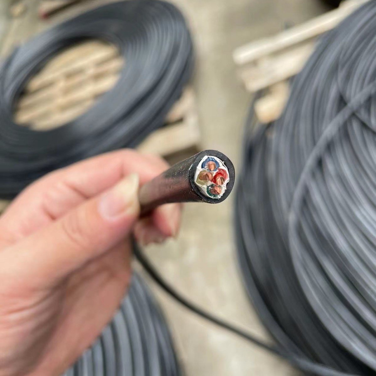 国标铜线YJV3*6+1*4平方铜芯电缆线4*6平方铜电缆线VV电力电缆