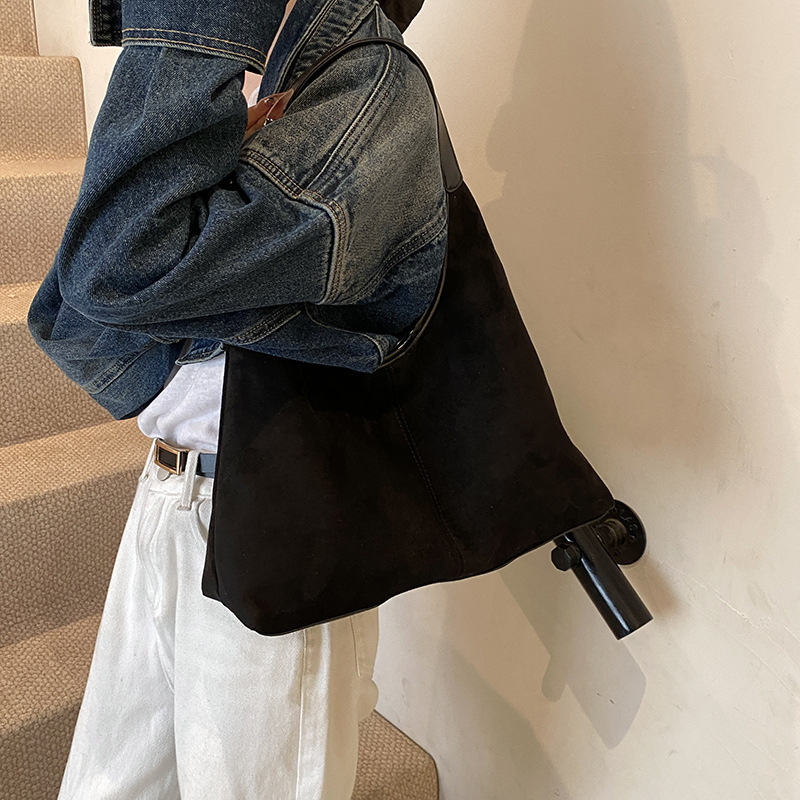 Textura de gran capacidad 2024, otoño y invierno, nuevo tipo de moque esmerilado, bolso de hombro, bolso de hombro de nicho