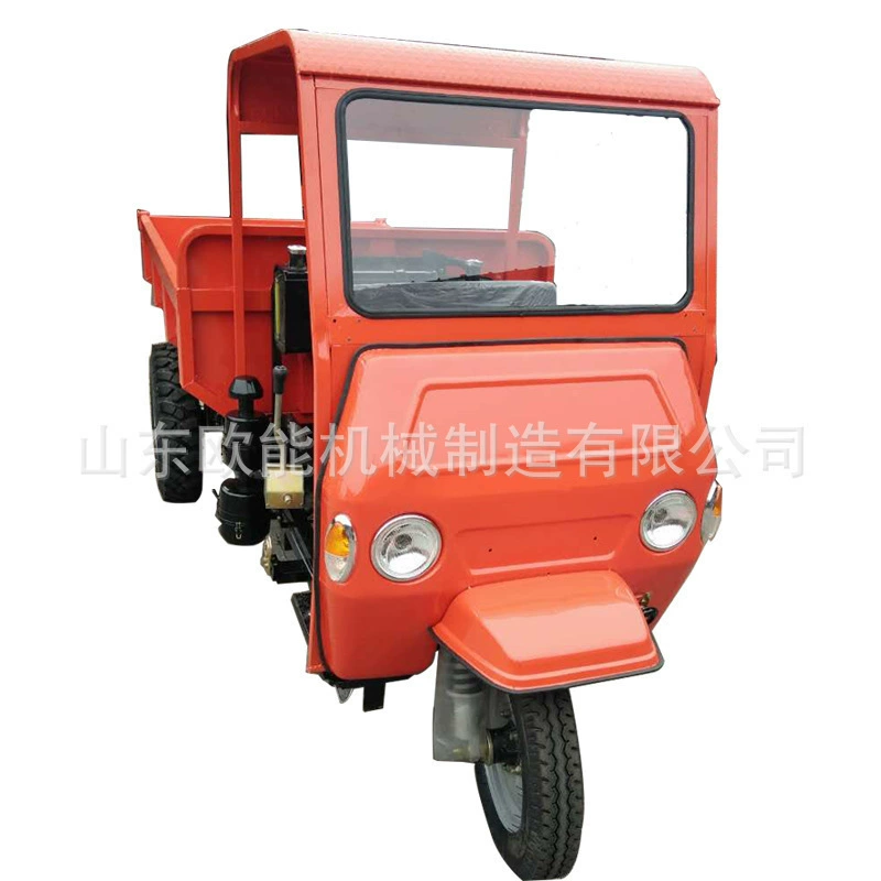 Самосвал для горнодобывающей операции — это гибкий рулевой простой трехколесный электрический трехколесный электромобиль с дизельным двигателем.