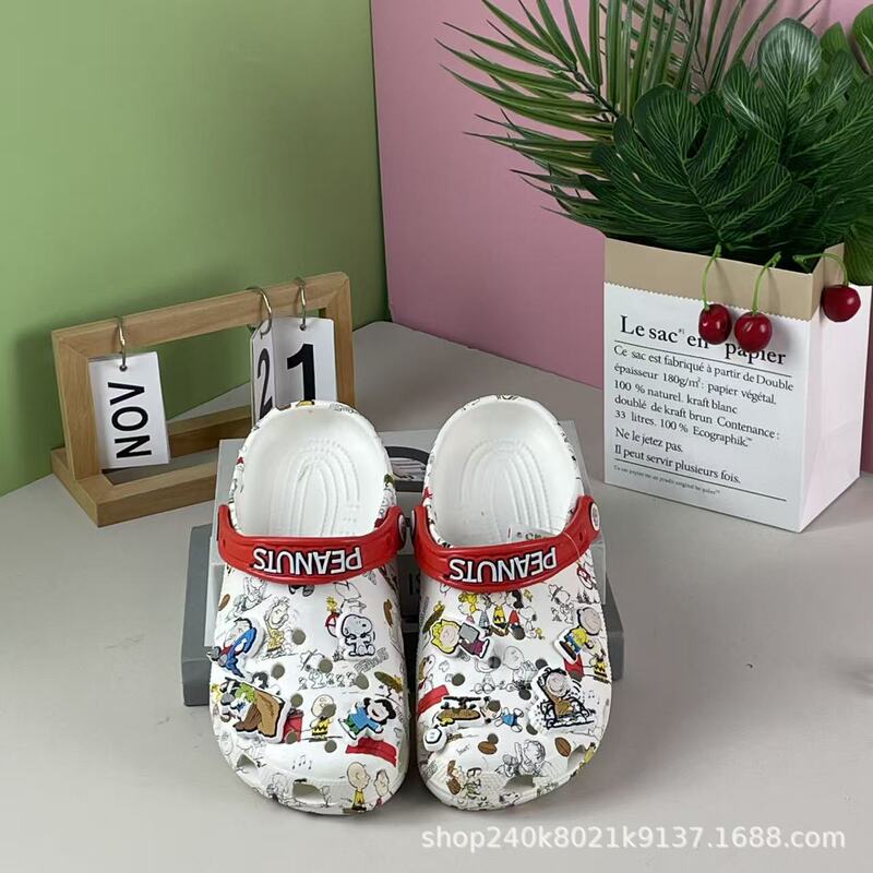 Children's Star Model Snoopy Outdoor Beach Clogs Closed-Toe Slippers Sandals for Girls