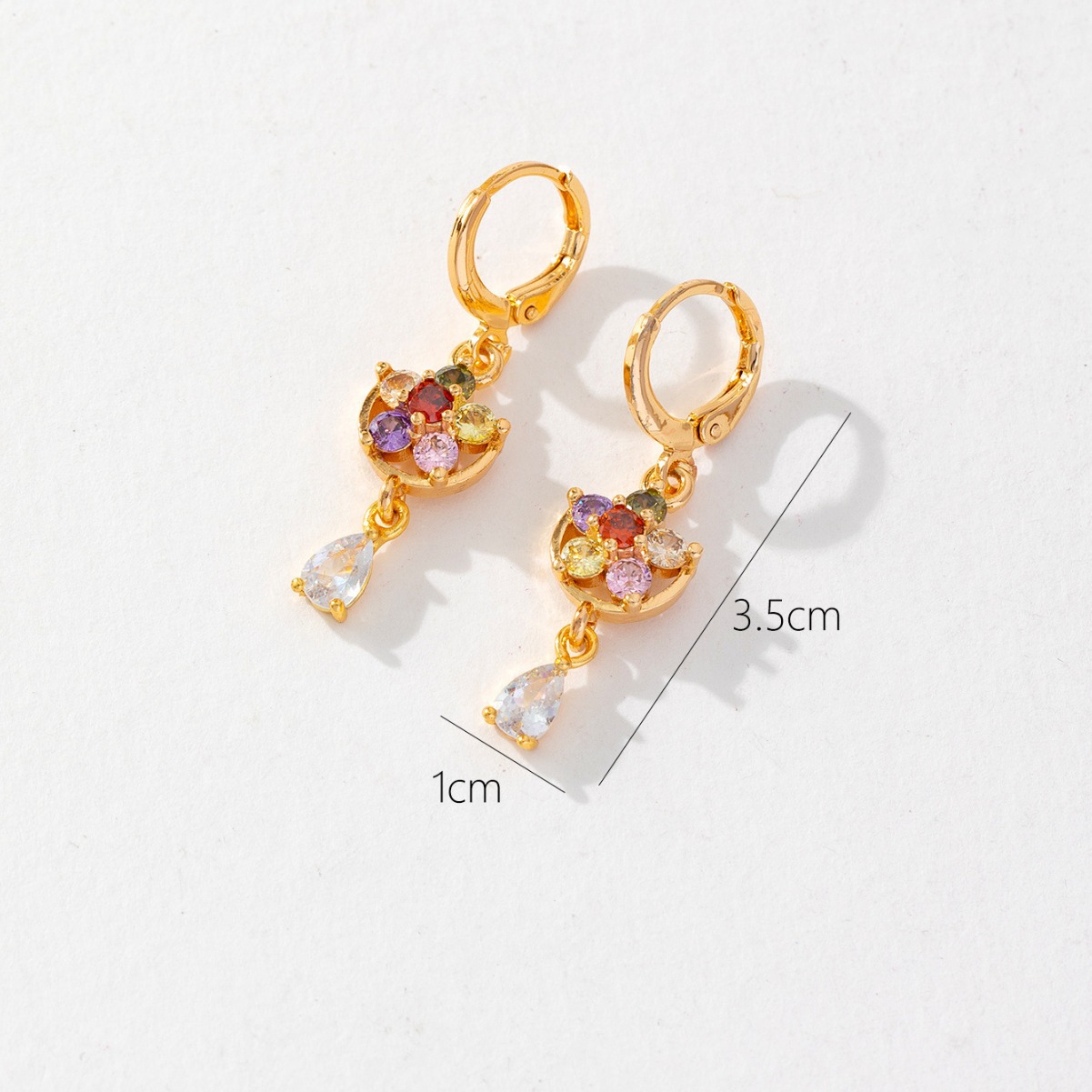 2023 nuevo estilo de explosión transfronteriza europea y americana color zircon ligero de lujo versátil pendientes de nicho simple flores gotas de agua