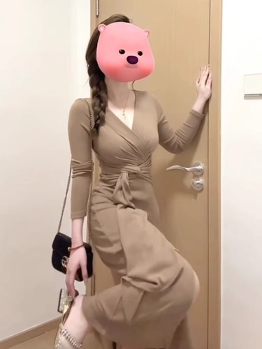 French-style V-neck knot design, elegant and figure-flattering base bodycon skirt with tie-up details, featuring an irregular hemline and a softly cinched waist for a delicate, feminine look.