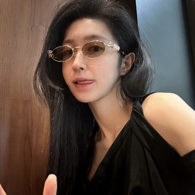 Oval metal pure desire Diamond-embedded small face small frame high-grade y2g sunglasses brown sunglasses female UV protection Oval metal pure desire Diamond-embedded small face small frame high-grade y2g sunglasses brown sunglasses female UV protection