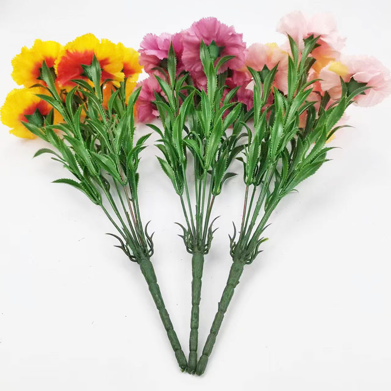 Xiaoyu Simulation Flower 7 Claveles Manlos de estilo europeo Ramo de claveles del día de la madre Paquete suave interior al por mayor