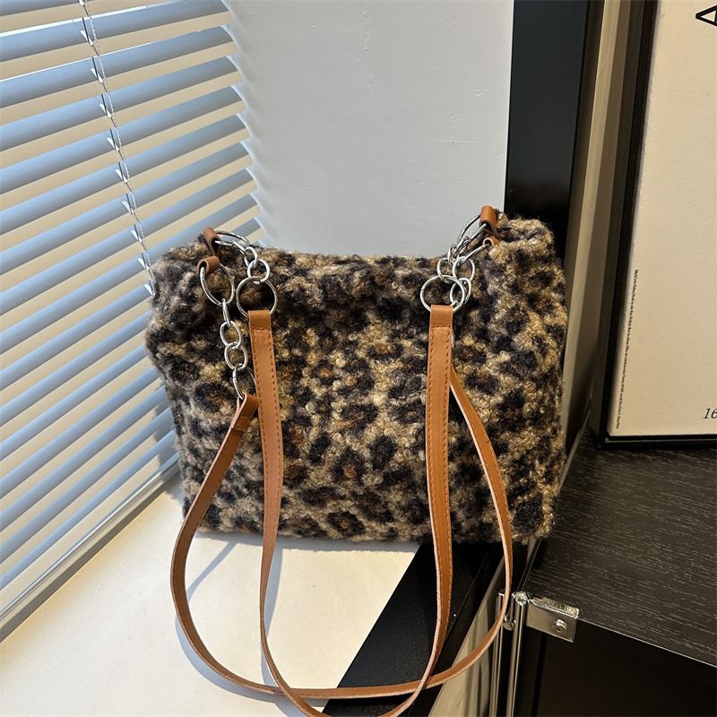 Bolso de alta capacidad retro 2024 otoño e invierno nuevo estilo estilo occidental bolso grande bolso de axila de hombro con estampado de leopardo de moda coreana
