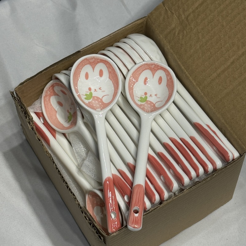 卸売りの長い柄の釉薬の下で彩りいっぱいの花のスプーンのかわいい花の陶磁器のスープのスプーンはスープを調整します。|undefined