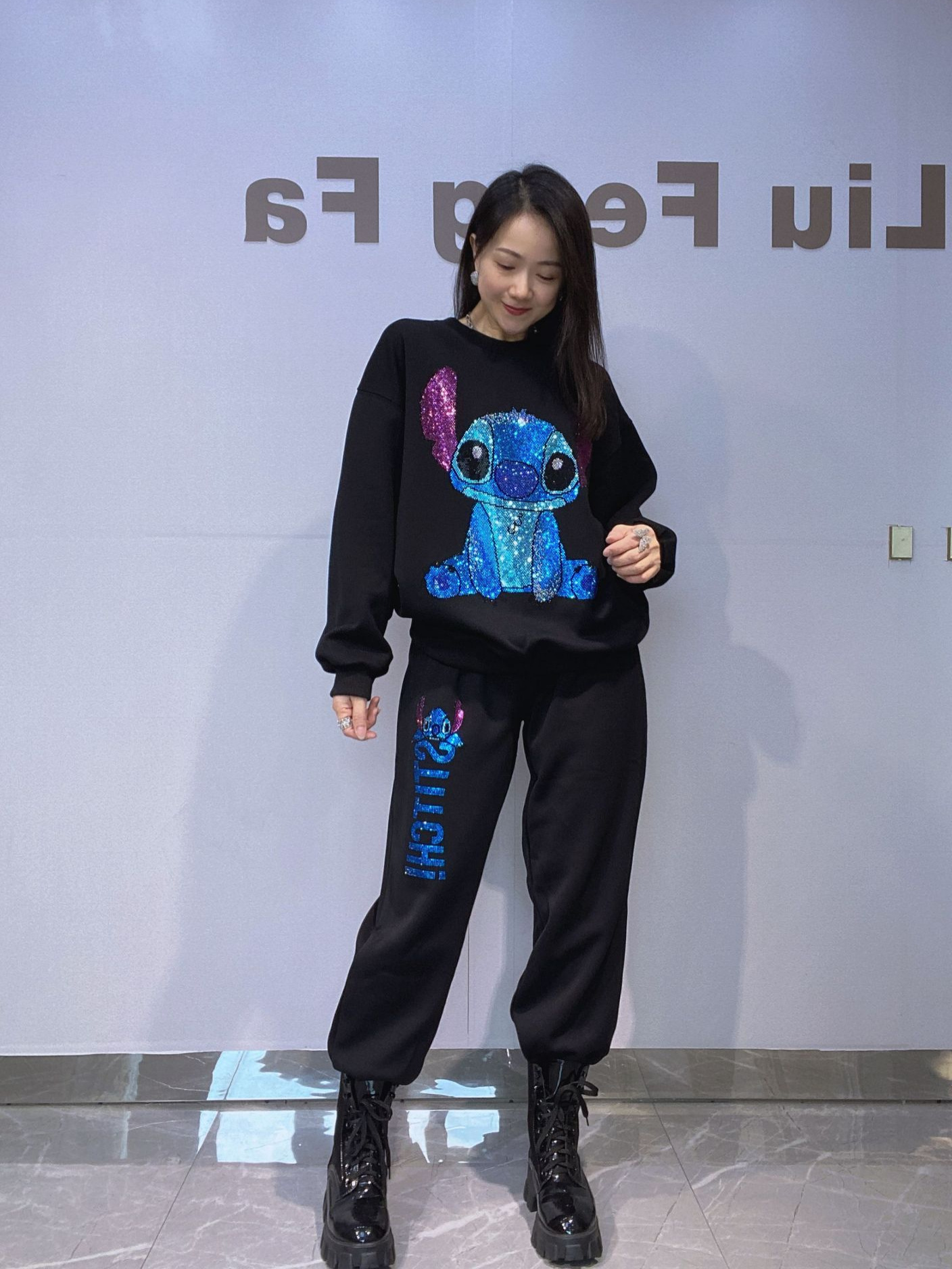 Europa y los Estados Unidos de la ropa de mujer de industria pesada caliente set de taladro de cuello redondo mujer otoño invierno gran tamaño suelto mangas largas pantalones de cinturón de dos piezas set