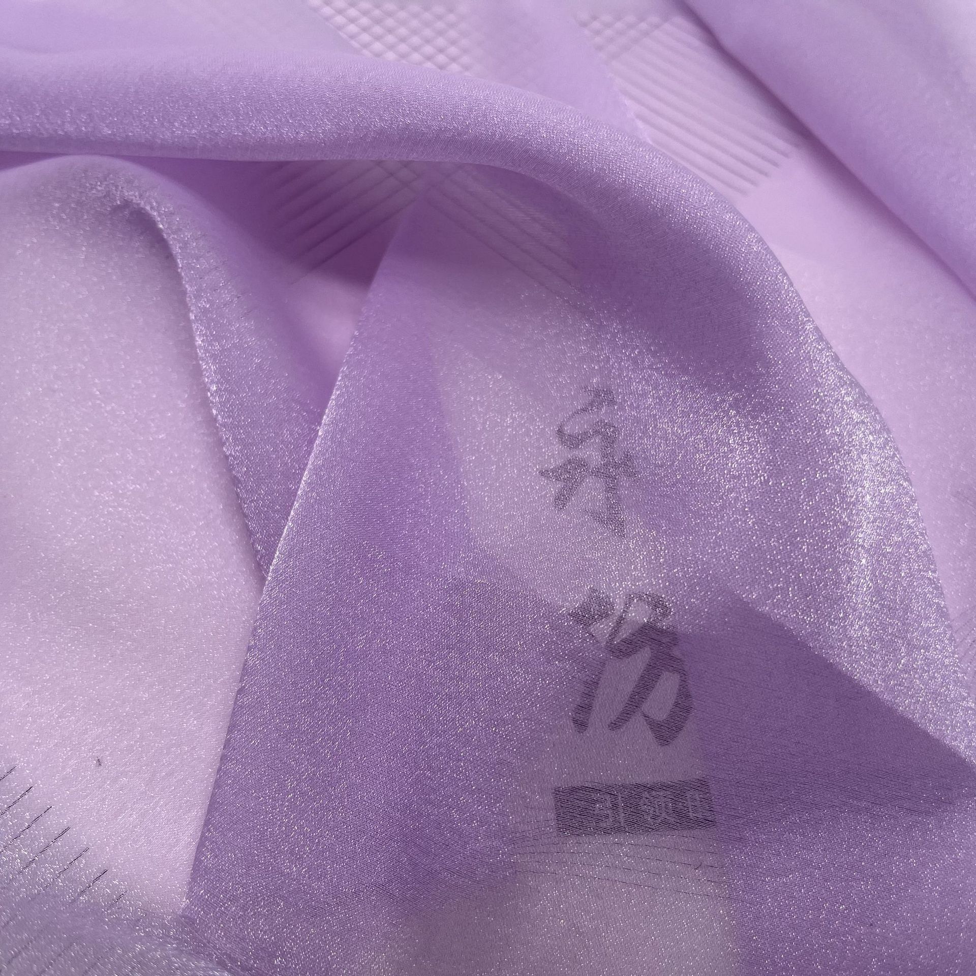 Eugene fabric with no elasticity, shiny and hazy, for Yangzhou gauze; Hanfu long-sleeved robe and skirt, wedding dress Lolita with bright silk fabric.