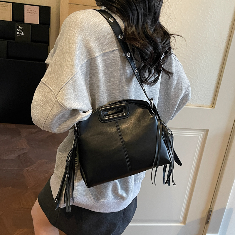 Bolsa de mano de moda con bordas 2026 temperamento de viaje al trabajo sensación cotidiana de salida de hombro de mujer