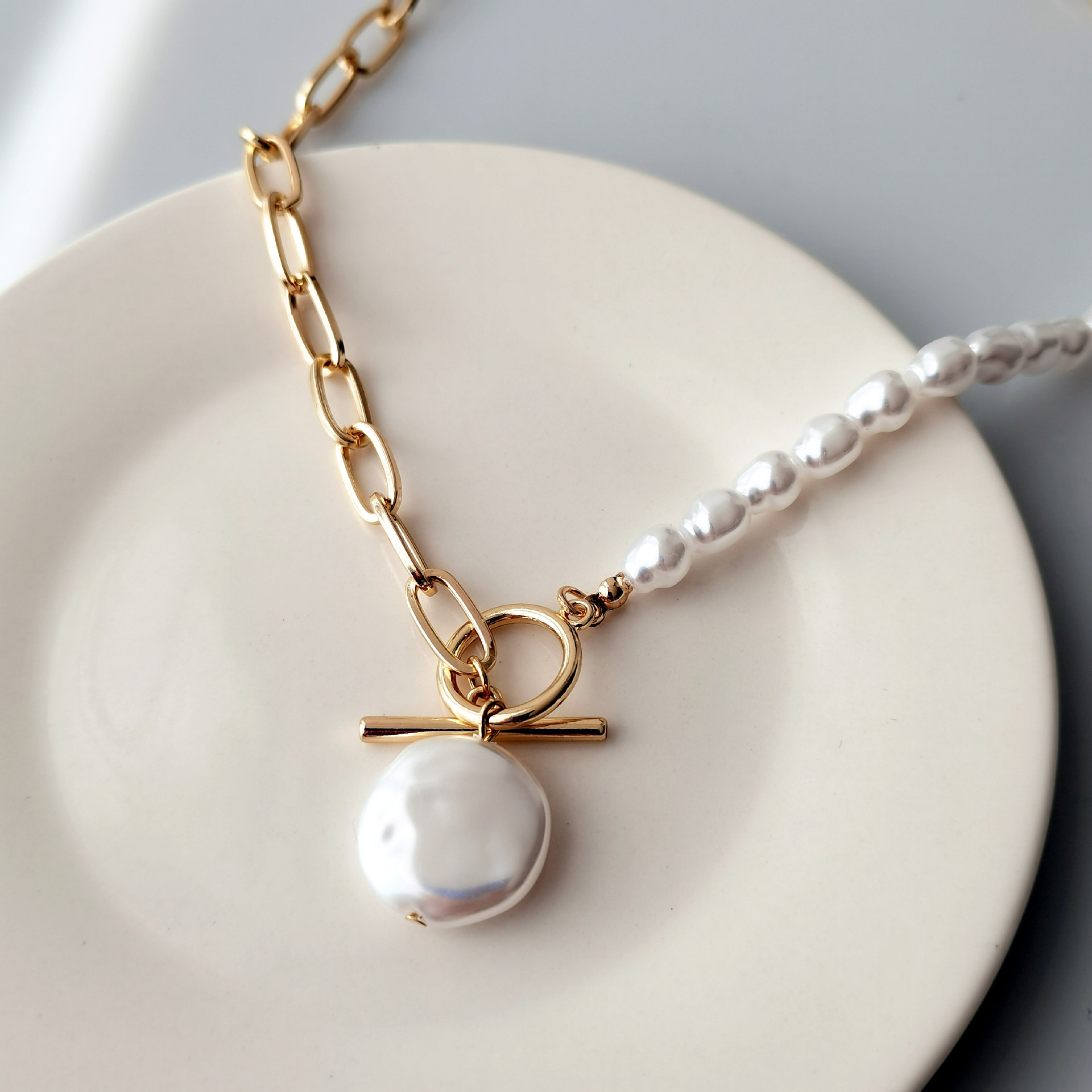 Wholesale Jewelry Simple Style Round Artificial Pearl Iron Plating Pendant Necklace display picture 6