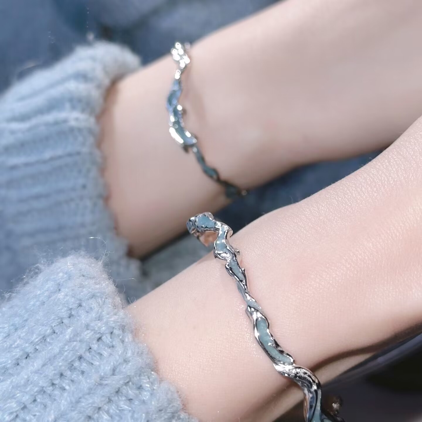 Bracciale a onde blu da donna gioiello da mano elegante e chic_voghion.com