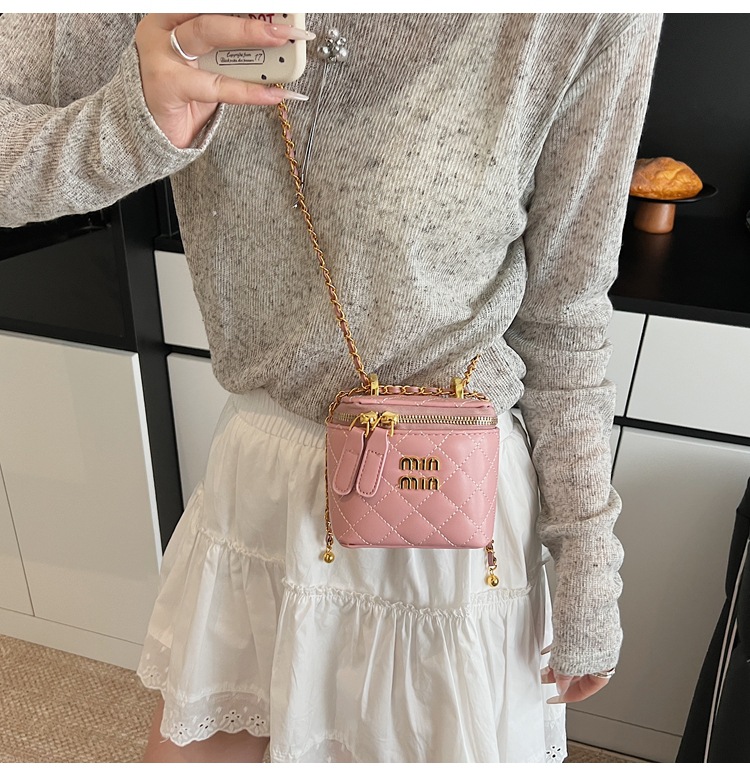 Little Bag Women 2025 Summer New Fashion diamond-shaped chain patent leather crossbody bag, versatile single-shoulder hand-carry bucket bag undefined