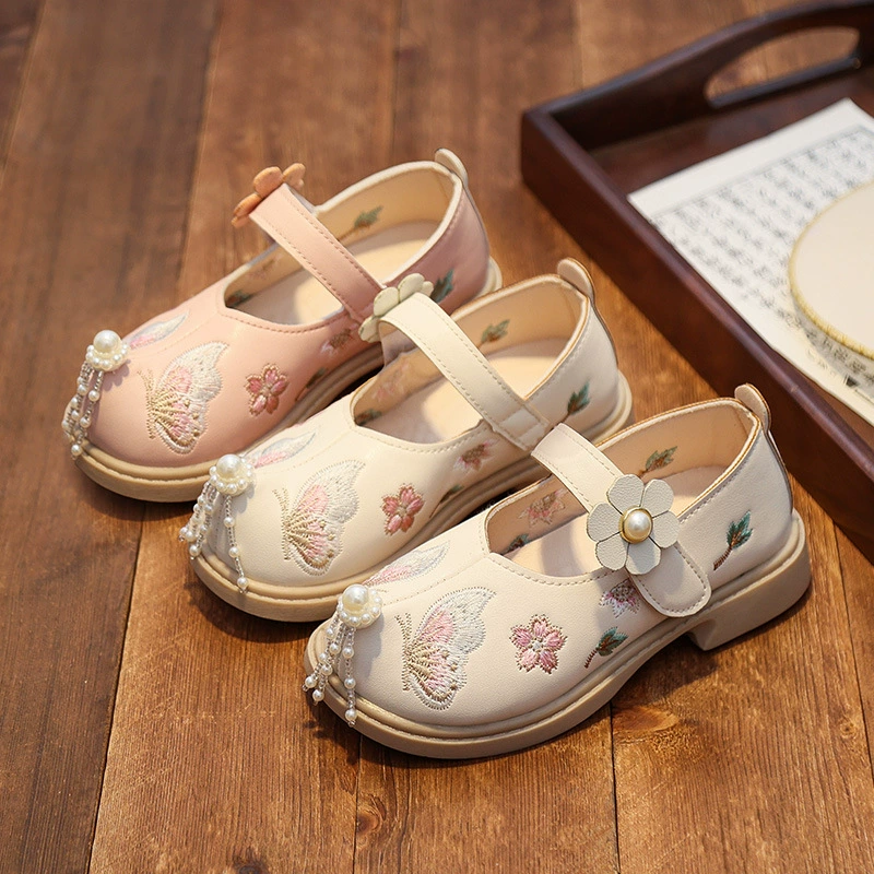Стильные маленькие кожаные туфли для девочек, туфли принцессы с мягкой подошвой и вышивкой для маленьких девочек, туфли Hanfu в традиционном китайском стиле, детские туфли с вышивкой.