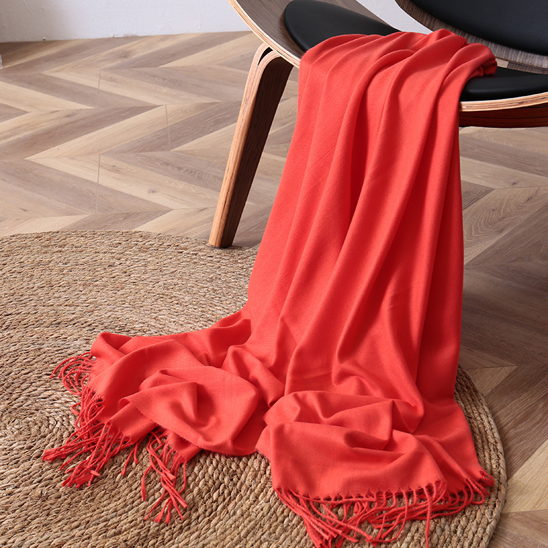 2024 otoño e invierno nuevo estilo color sólido bufanda larga imitación lana brillante textura borla marca negra mantón cálido