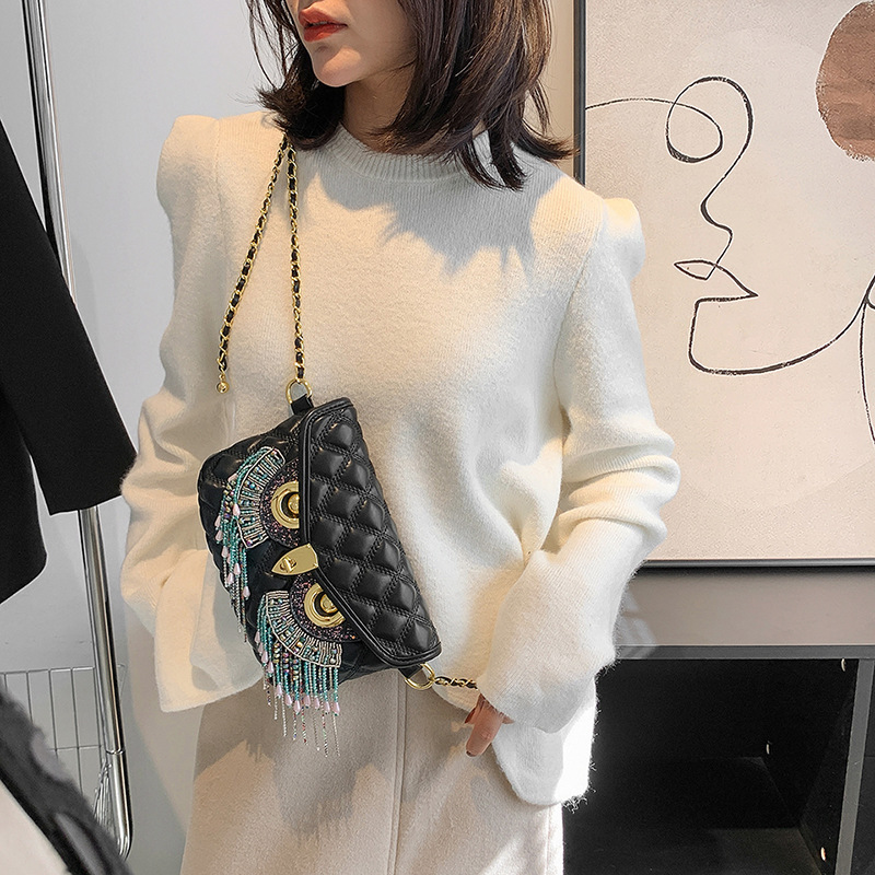 Syksyn ja talven uusi tekstuuri, raskaan teollisuuden muotoilu, trendikäs monikäyttöinen ketjulla varustettu tupsupöllö, naisten yksiolkainen olkalaukku_voghion.com