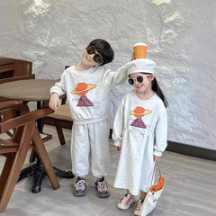 兄妹裝2024韓版男女童姐弟裝春秋米灰色男童星球套女童連衣裙休閒