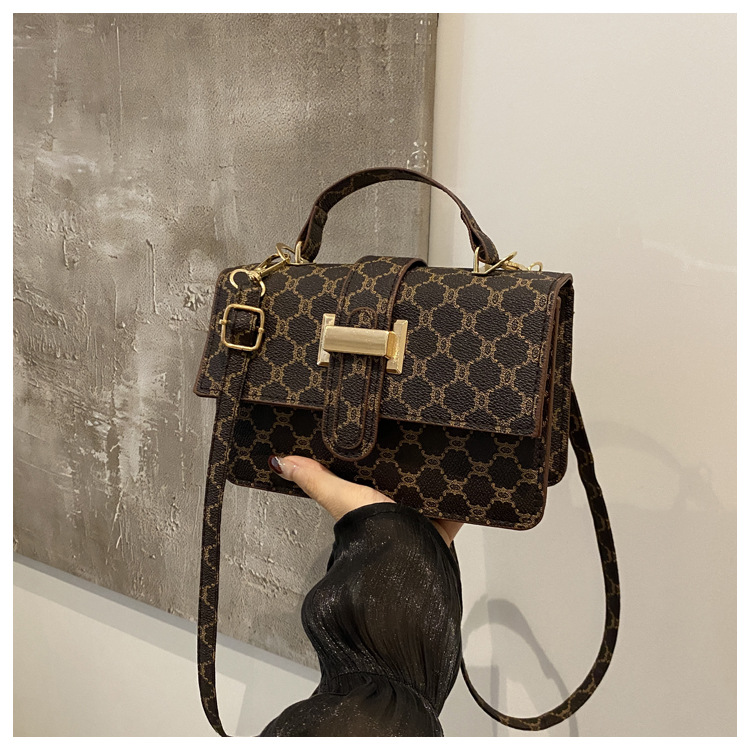 The 2024 new women's bag features a high-end texture, a niche and fashionable style, a retro and versatile small square bag, and a hand-held shoulder crossbody bag undefined