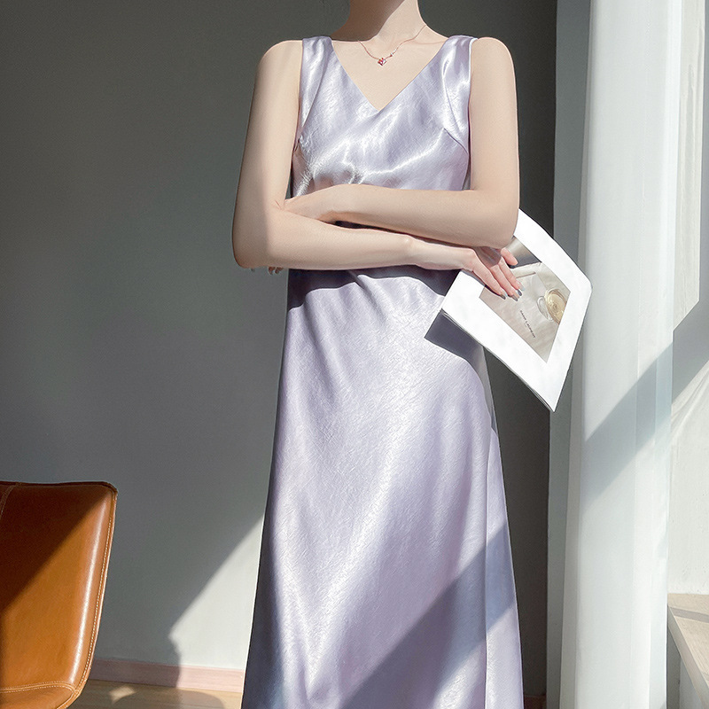 Satin Over-The-Knee Dress, New Summer Style, V-Neck, French-Style Adjustable Strap Dress, Light Luxury, Elegant, Waist-Cinching, Sleeveless, Long Satin Over-The-Knee Dress, New Summer Style, V-Neck, French-Style Adjustable Strap Dress, Light Luxury, Elegant, Waist-Cinching, Sleeveless, Long