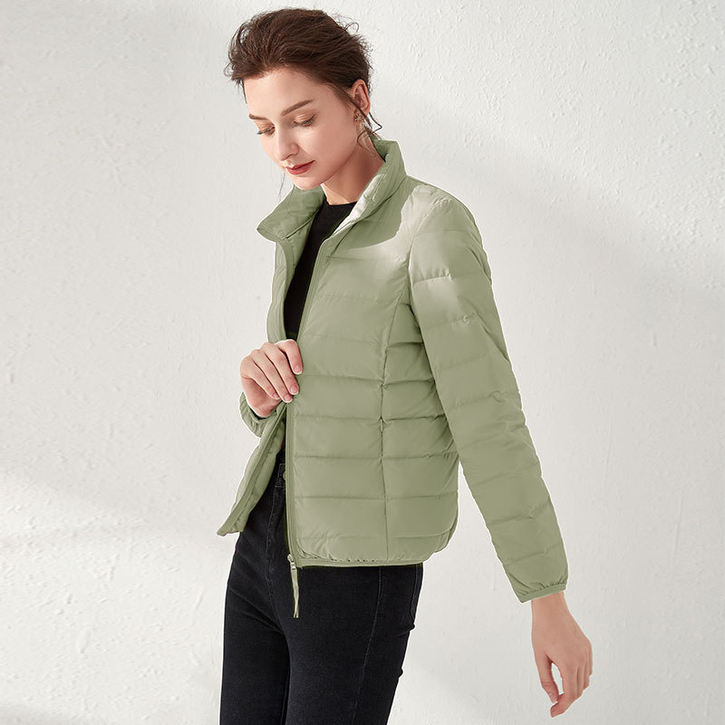 Nueva chaqueta de plumón ligera para mujeres corta con capuz de cuello delgada sin costuras de punto de mujer chaqueta ligera de tamaño grande image 10
