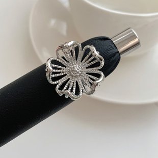 �¿��U�ջ����ָŮС���OӋѩ������߼��ж��h�r�К��|�W����ָ