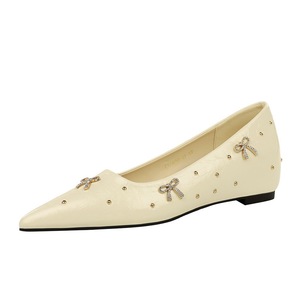 8699-32 Retro French Pointed Commuter Women's Shoes, Shallow Mouth Rivet, Water Diamond Bow, Inner Height Boosting 