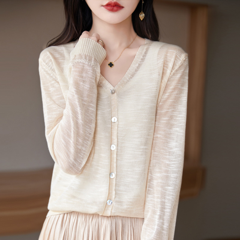 M beige