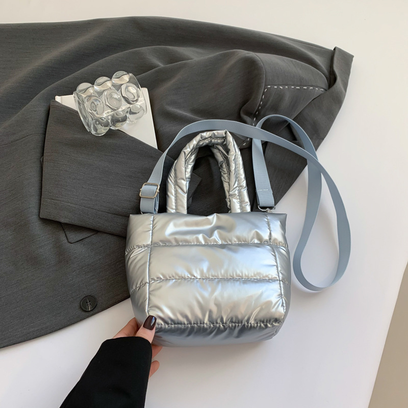 2024 nuevo bolso de mujer bolso de cubo otoño invierno simple abrigo de plumón ligero casual de moda versátil bolso de mano