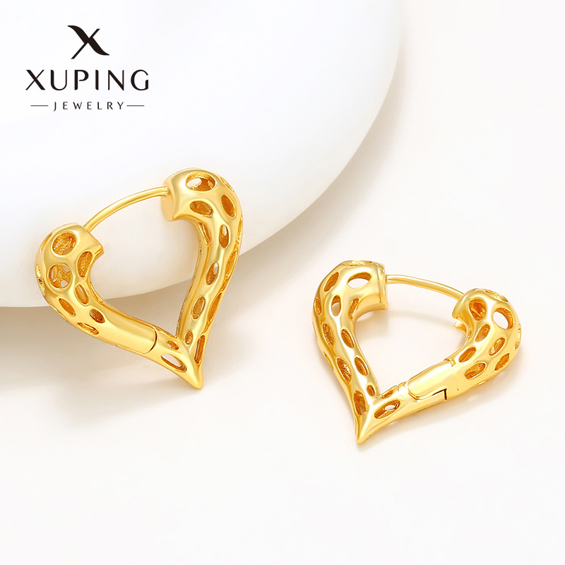 Xuping joyas de aleación de amor agujero orejas de orejas de moda femenina temperamento frío estilo de corazón simple pendientes