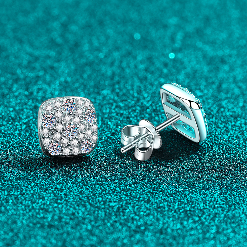 Orecchini a cerchio in argento sterling con moissanite d_voghion.com