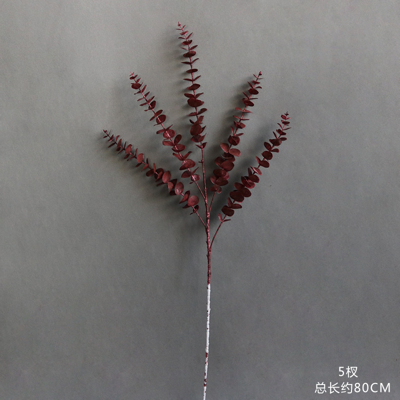 진한 빨간색 다섯 갈래 돈 끈