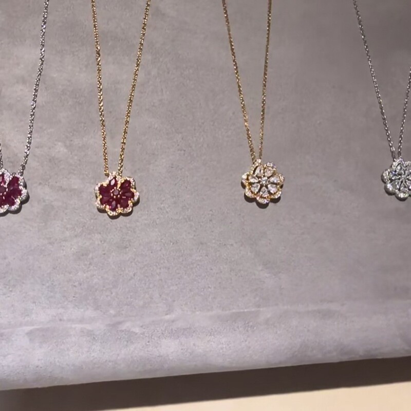 【Cabinet-Level Quality】Chopard Lace Series Necklace High-End Version with a Luxurious Feel and Super Sparkling Floral Clavicle Chain