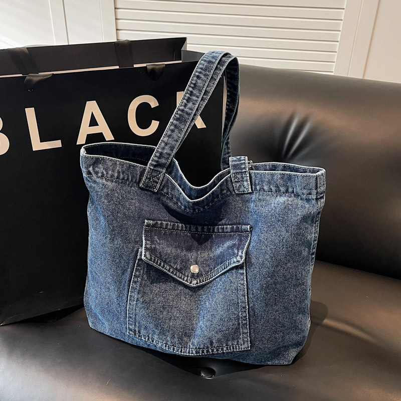 Denim capacious shoulder bag