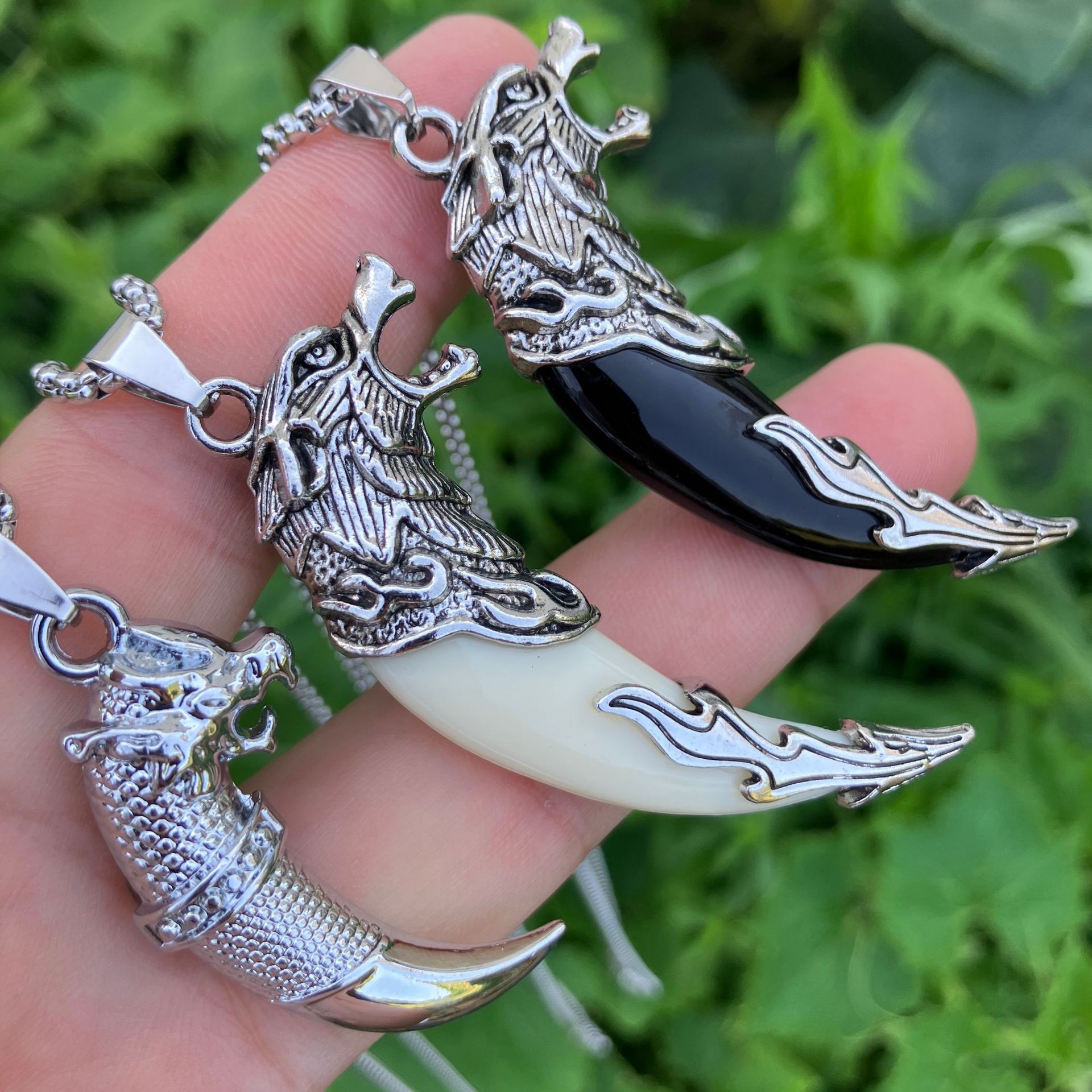 25g Weight 304 Stainless Steel, Silica Gel Pendant Material Wholesale Jewelry Punk Streetwear Wolf Tooth 304 Stainless Steel Silica Gel Oval Pendant Necklace