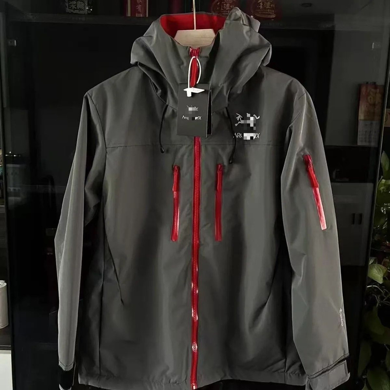 Spring and Autumn New Limited Edition Embroidered Softshell Outdoor Windproof Jacket, Same Style as the Mountaineering Hooded Jacket, Limited Edition Gray Spring and Autumn New Limited Edition Embroidered Softshell Outdoor Windproof Jacket, Same Style as the Mountaineering Hooded Jacket, Limited Edition Gray