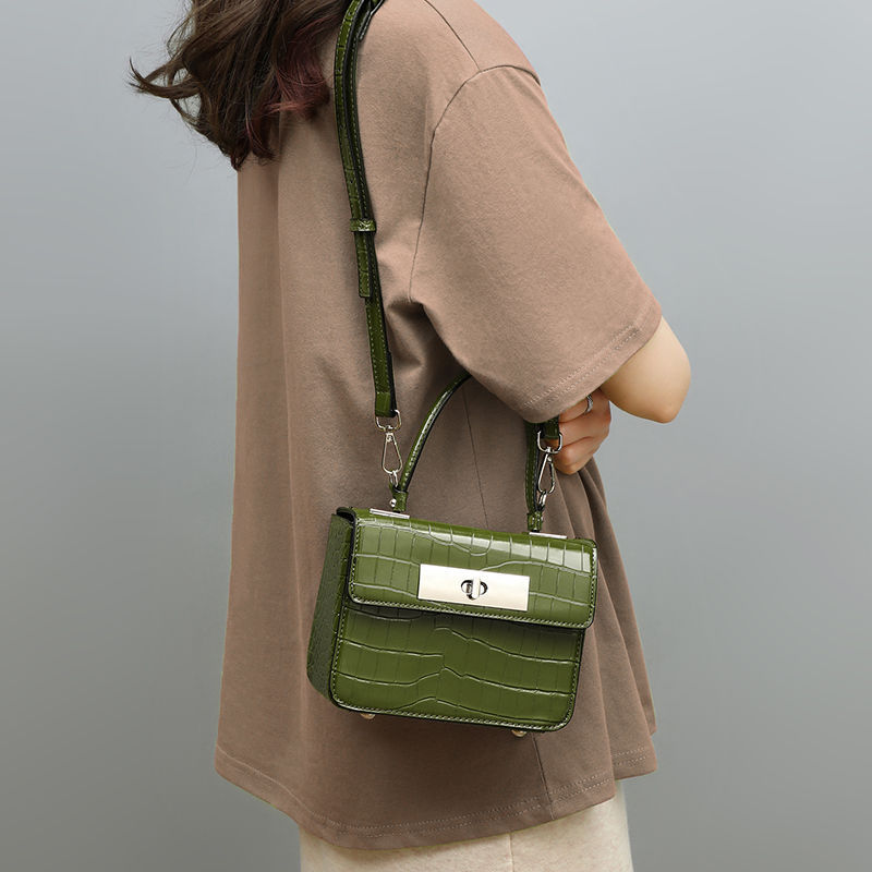 Women's Medium Pu Leather Solid Color Elegant Lock Clasp Crossbody Bag display picture 11