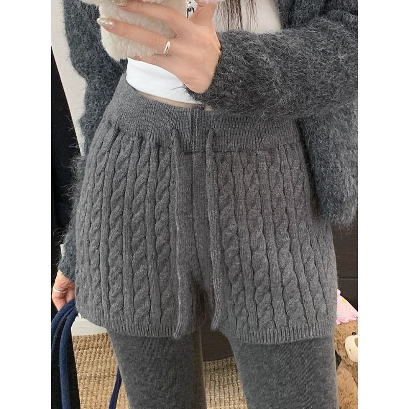 Autumn and Winter Sweet and Spicy Style Elastic Waist Fashionable Hong Kong Style Wide-Leg Knitted Casual Shorts for Women Autumn and Winter Sweet and Spicy Style Elastic Waist Fashionable Hong Kong Style Wide-Leg Knitted Casual Shorts for Women