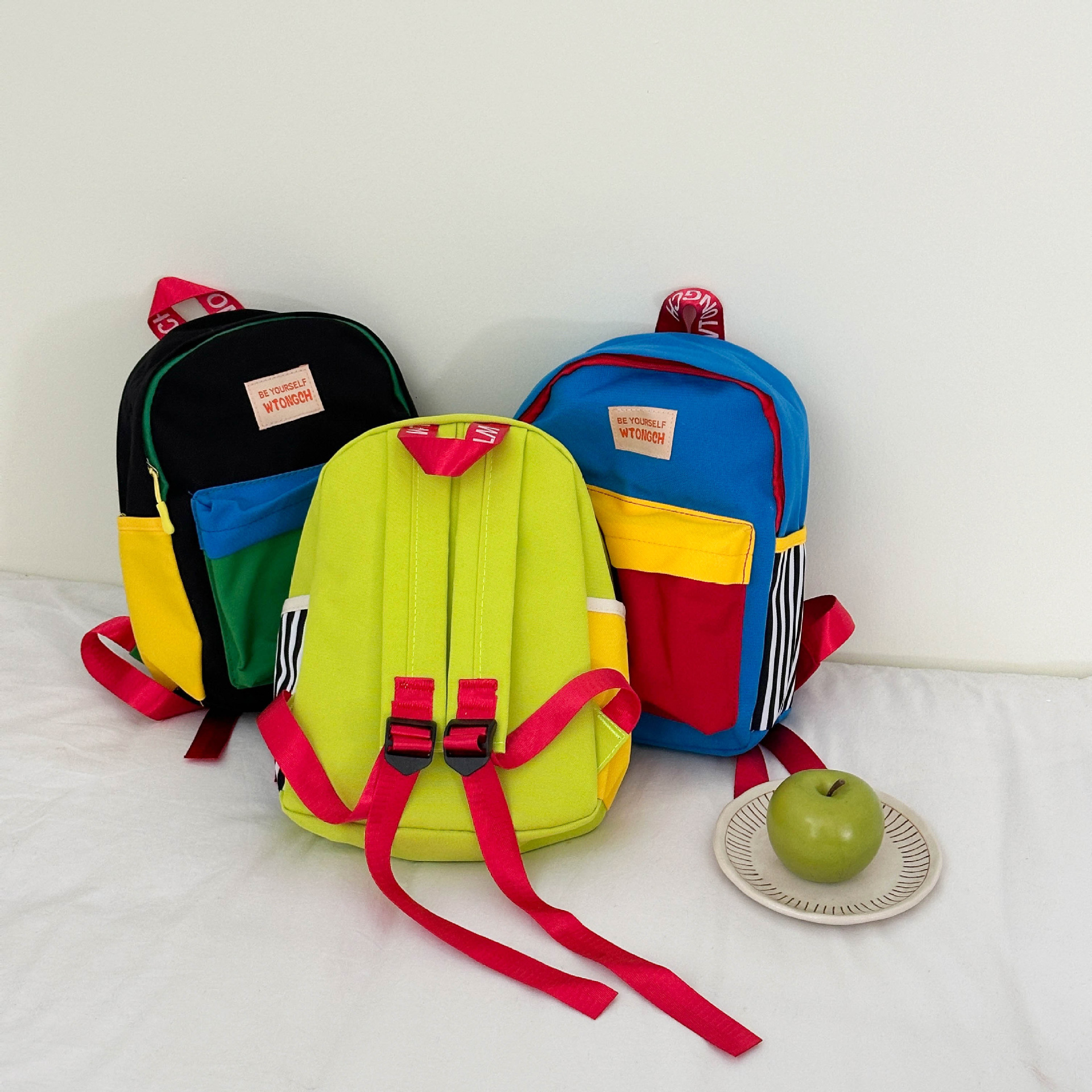 Inswind Kindergarten New Kids Light Color Collapse Mochila pequeña mochila de lona para niños para niños y niñas