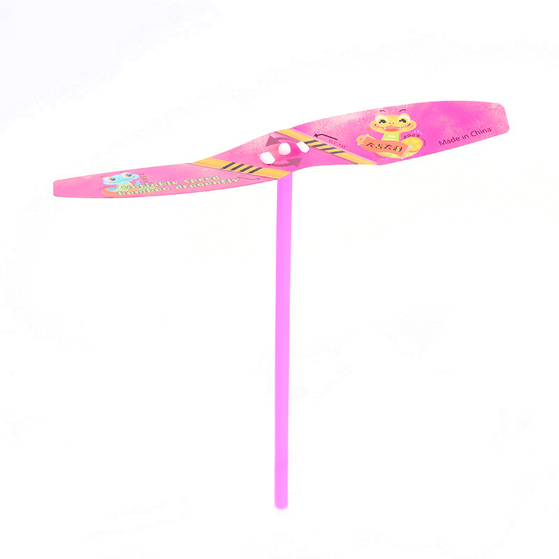 Cruzando la frontera con el nuevo modelo de libélula de bambú voladora de dibujos animados de juguete regalo creativo Día del niño nuevo juguete