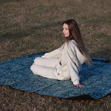 厂家现货新款蓝色印花透气易折叠户外防潮垫露营郊游单面绒野餐垫