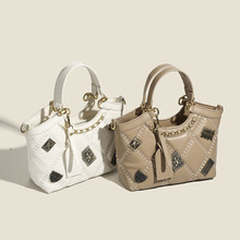 �羳���l�߼��д�����Ů�����Q�¿���r��б�������������ذ�