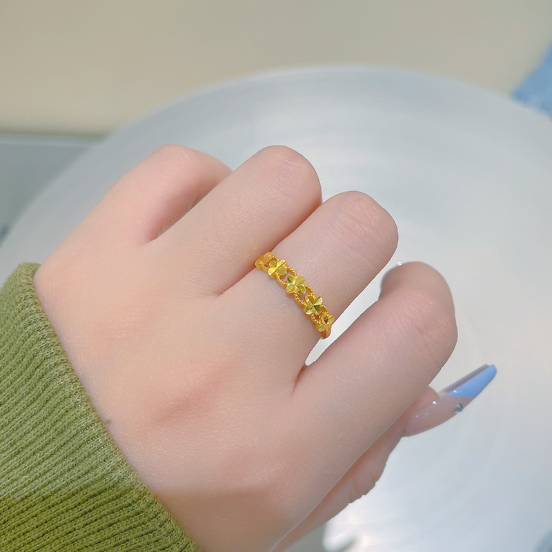 ベトナムの沙金四葉草の指輪の女性の金の赤い本の同項の銅の金メッキの幸運な草の指環の女性の指輪の戒子の商品の供給源|undefined