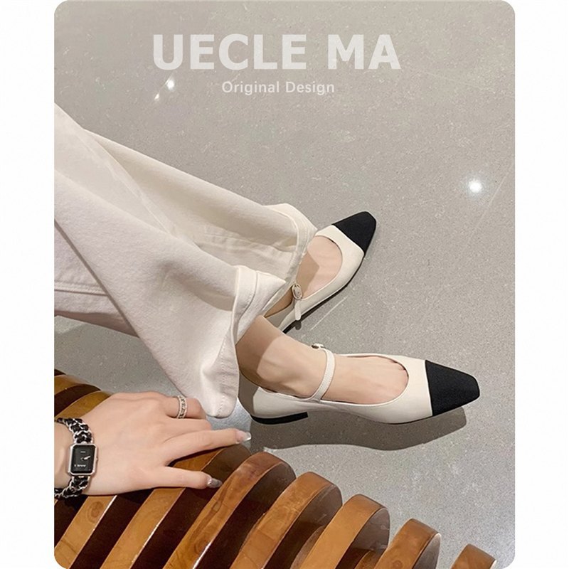 블랙 앤 화이트 컬러 블록 스타일의 신발