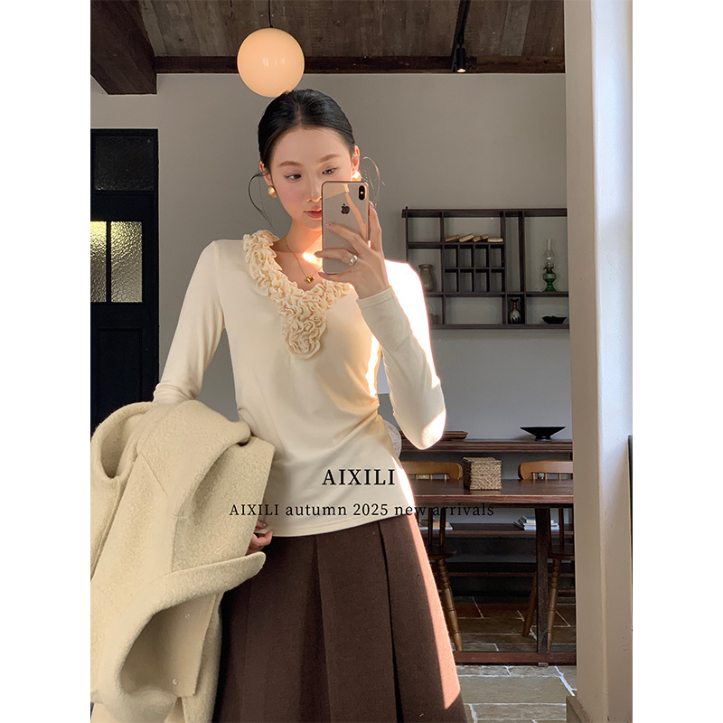 爱西里2025冬气质设计感V领木耳花边洋气显瘦磨毛打底衬衫A1725