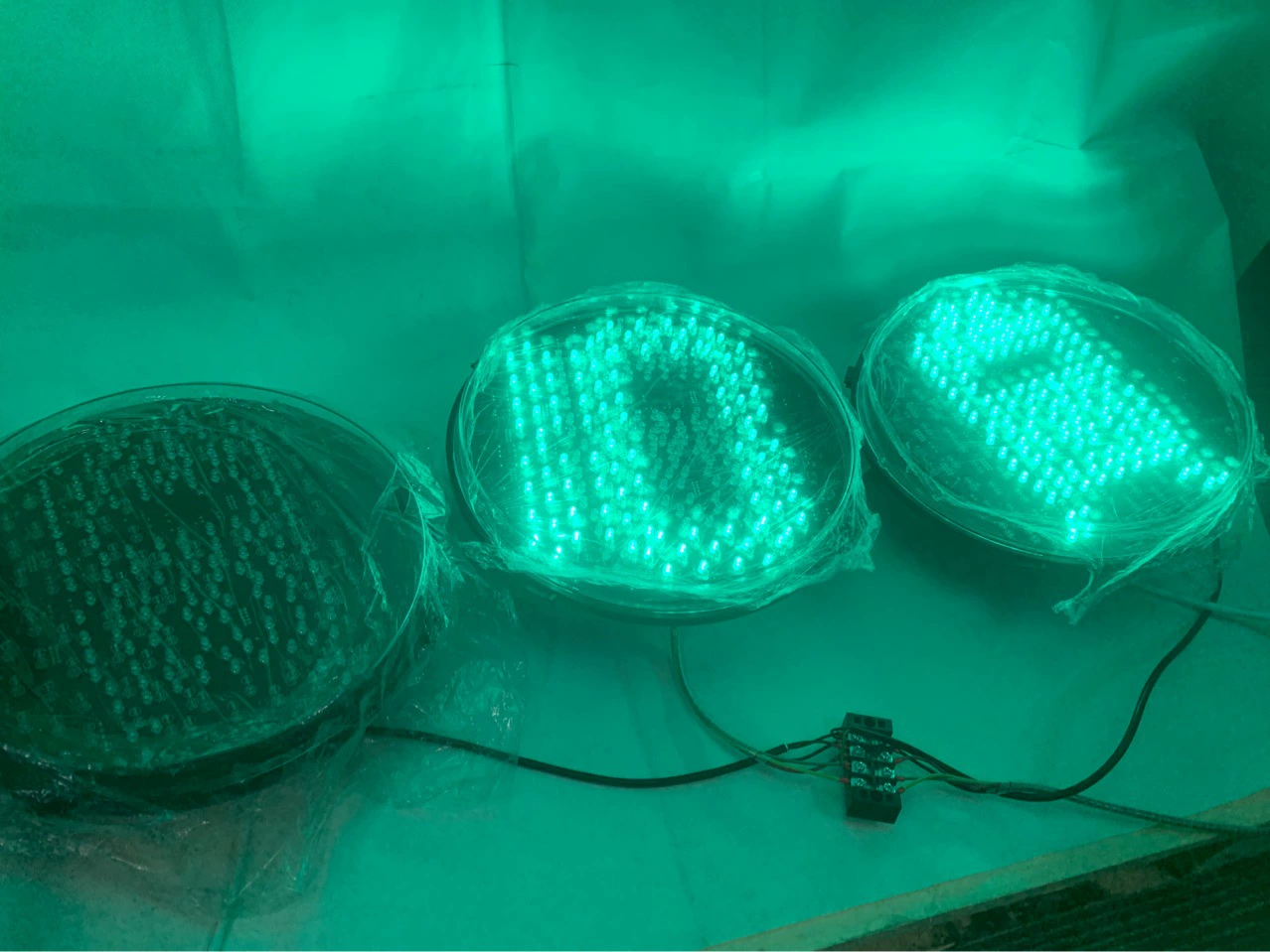 Полное измерение вело структуру высоковольтного флип-обломока СИД горизонтальную