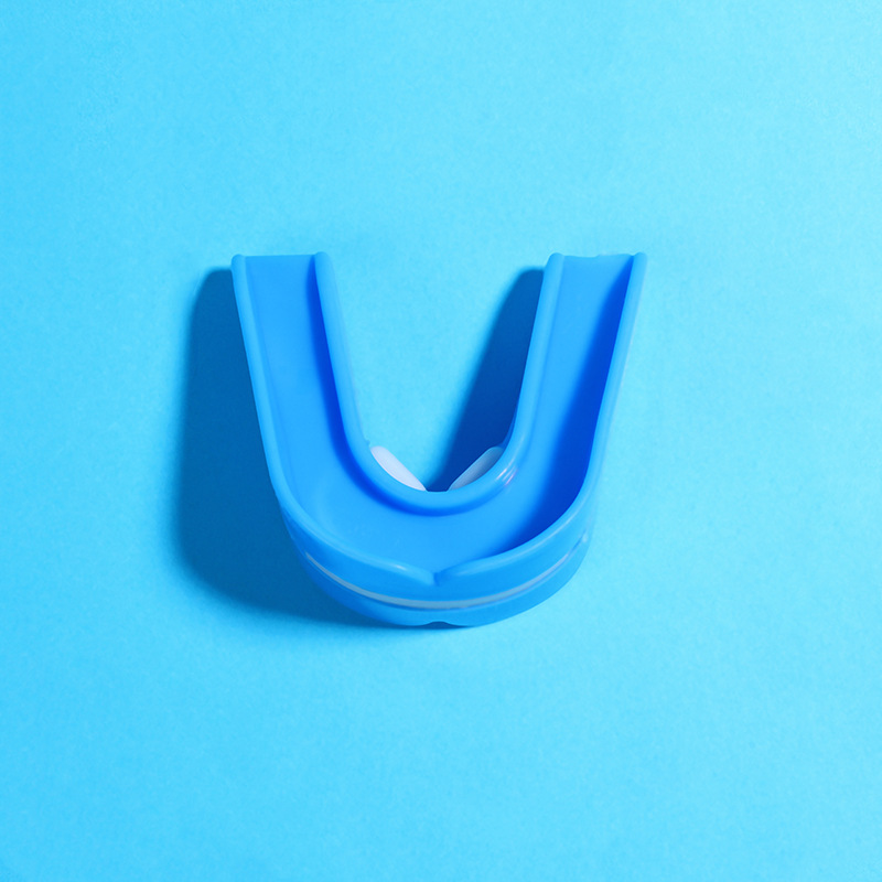 Protector de dientes masticable anti-molar de boxeo Protector de dientes de doble cara tirantes bola azul deportes protector de dientes suelto boxeo