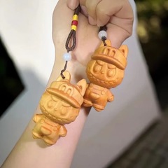 崖柏の木彫りの泡のマットのマクドナルドの布の取っ手の件のデスクトップのアイデアの置物の女子学生のカバンのペンダントの装飾