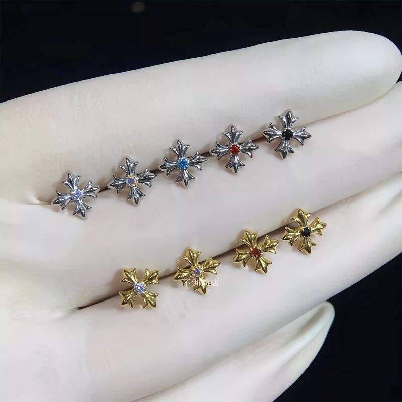 F136 Titanium Alloy Super Shiny Diamond-Encrusted Cross Ear Bone Stud, 1.2mm Thick, 0.9mm Internal Thread, Niche Ear Jewelry