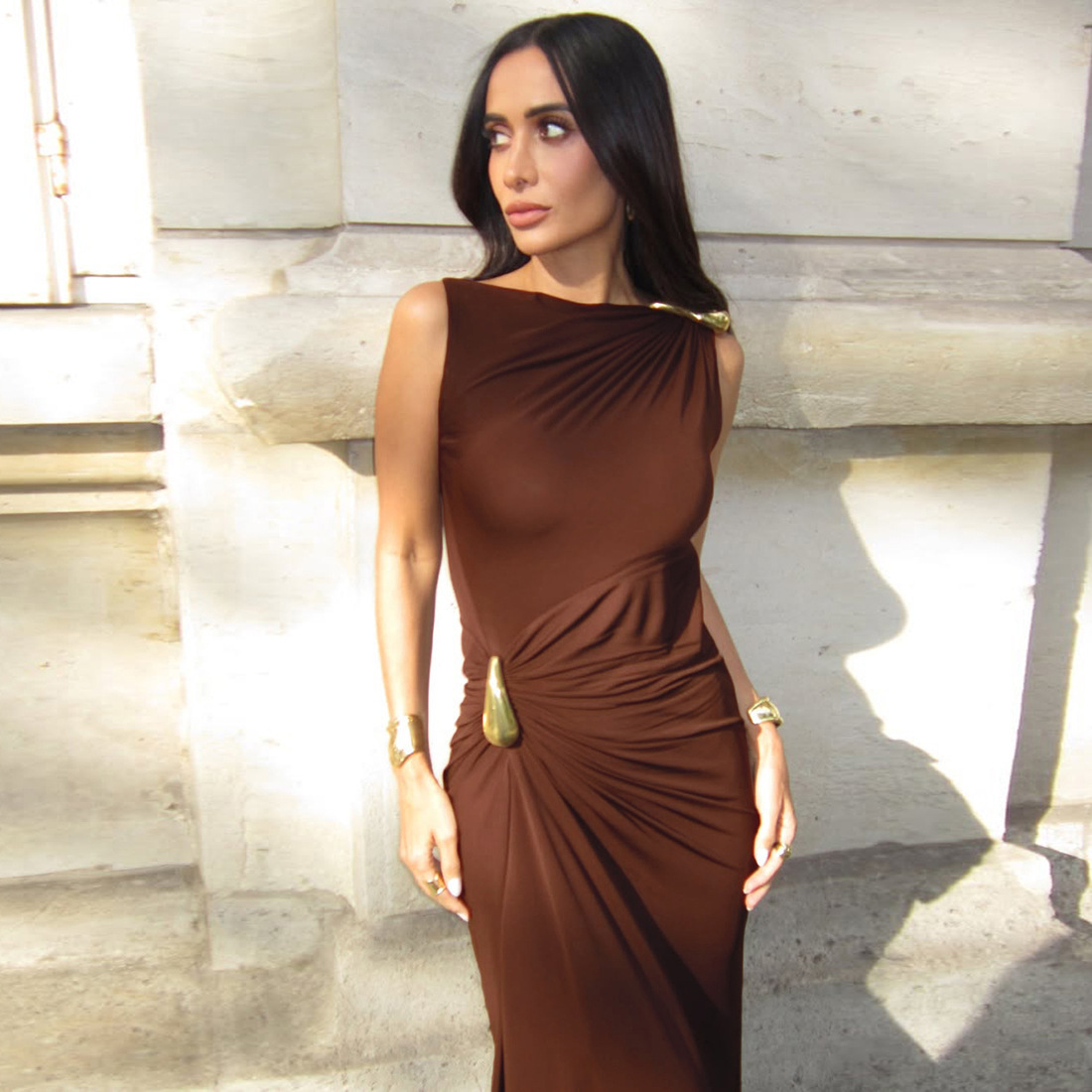2025 nuevo estilo europeo y americano transfronterizo ropa de mujer moda sexy delgado metal decorativo bolso cadera plisado vestido sin mangas mujeres image 3