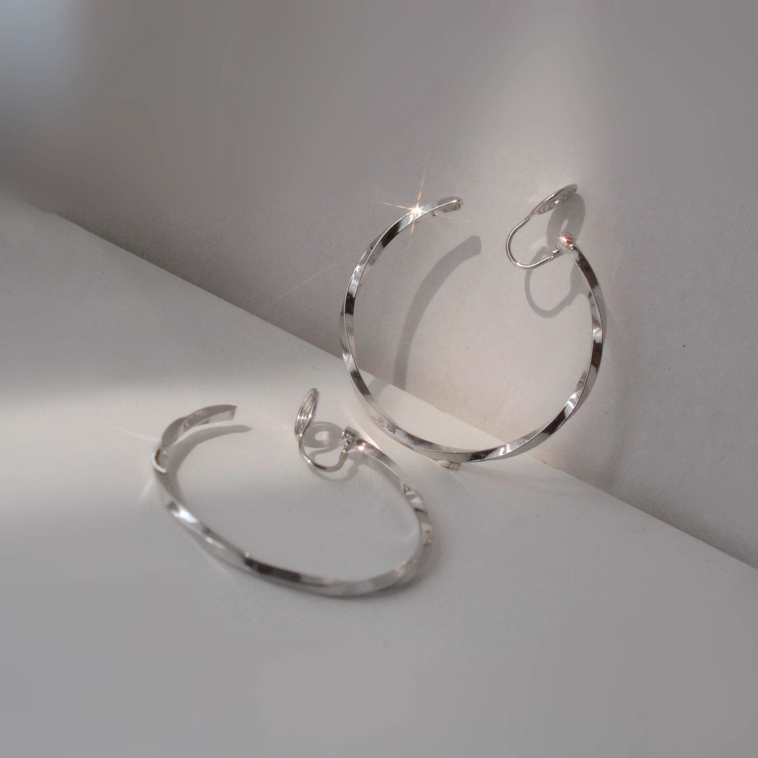 Sparkling Multi-Faceted C-Ring Earrings, Painless and Pierced Mosquito-Repellent Disc Earrings, Feminine, High-End and Fashionable Earrings