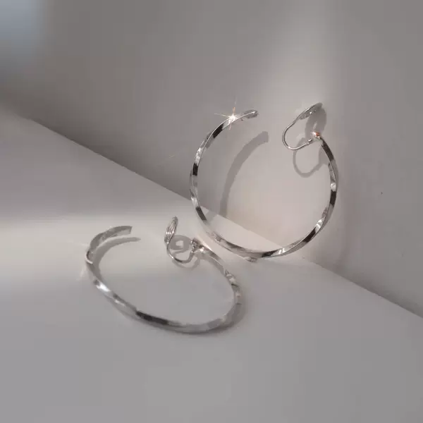 Sparkling Multi-Faceted C-Ring Earrings, Painless and Pierced Mosquito-Repellent Disc Earrings, Feminine, High-End and Fashionable Earrings